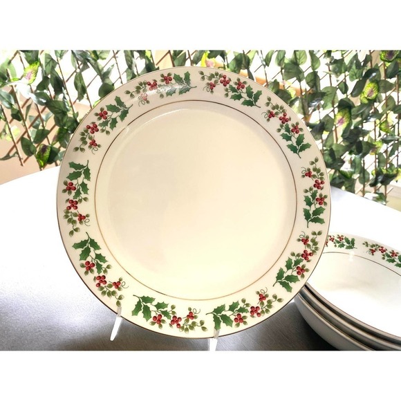 Gibson Charm, Delight Holiday Harmony, Place Settings for 4 Plus Candy Dish